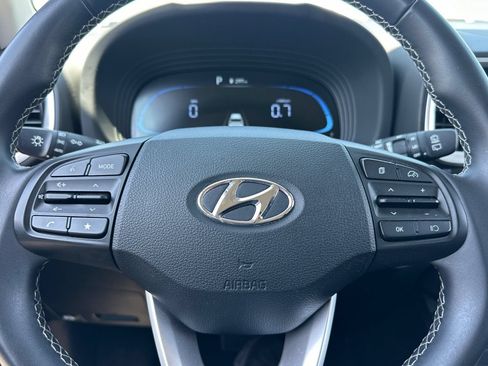 Used 2025 Hyundai Venue SEL FWD image 29