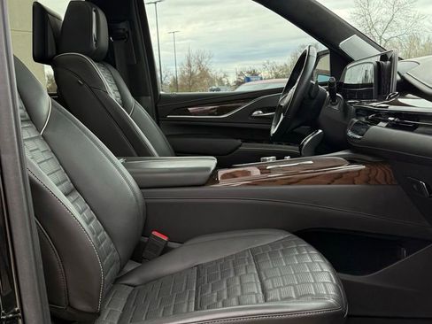 Used 2021 Cadillac Escalade Premium Luxury Platinum w/ Heavy-Duty Trailer Package AWD/4WD image 28