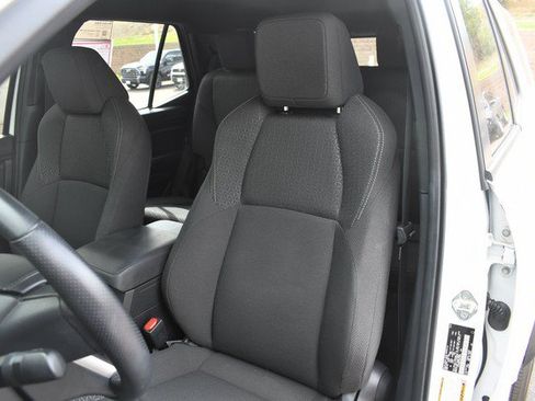 Certified 2025 Toyota 4Runner SR5 AWD/4WD image 17