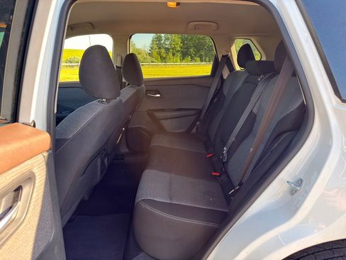 Used 2021 Nissan Rogue SV AWD/4WD image 28