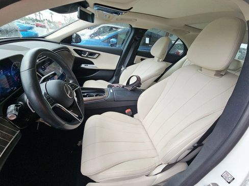 Used 2025 Mercedes-Benz E 350 Sedan w/ Winter Package image 9