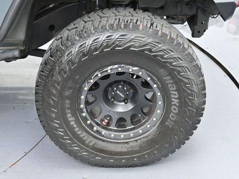 Used 2013 Jeep Wrangler Unlimited Rubicon AWD/4WD image 31