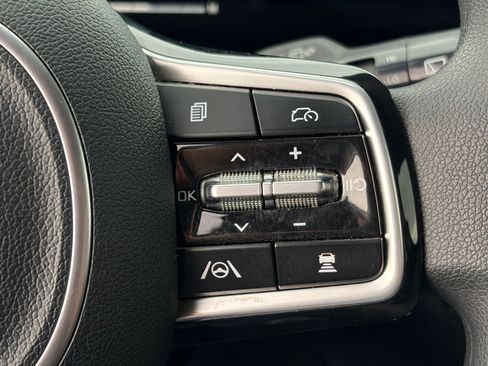 Certified 2025 Kia Sorento LX FWD image 24