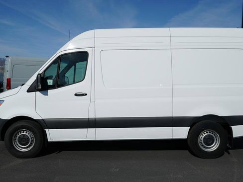 Used 2024 Mercedes-Benz Sprinter 144 Cargo image 5