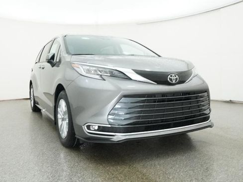 New 2026 Toyota Sienna Limited image 75