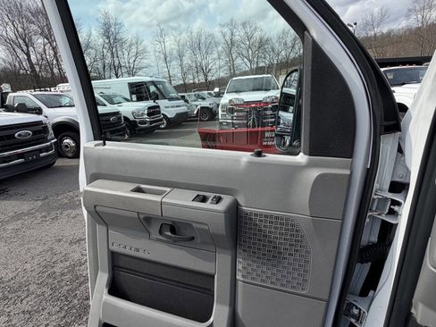 Used 2018 Ford E-350 and Econoline 350 Super Duty w/ Power Windows & Locks Group image 31