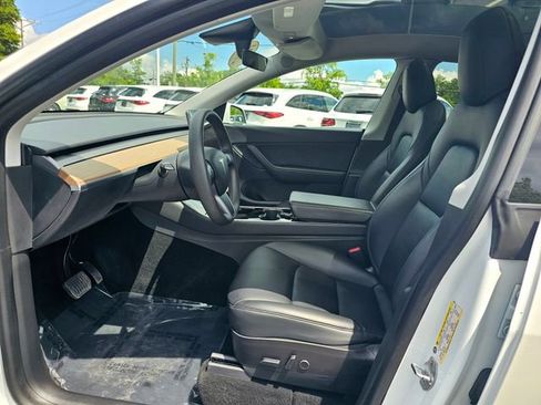 Used 2021 Tesla Model Y Long Range AWD/4WD image 17