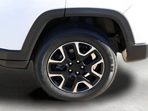 Used 2019 Jeep Compass Trailhawk w/ Cold Weather Group image 9