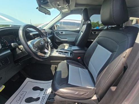Used 2022 Ford Explorer XLT w/ Equipment Group 202A AWD/4WD image 8