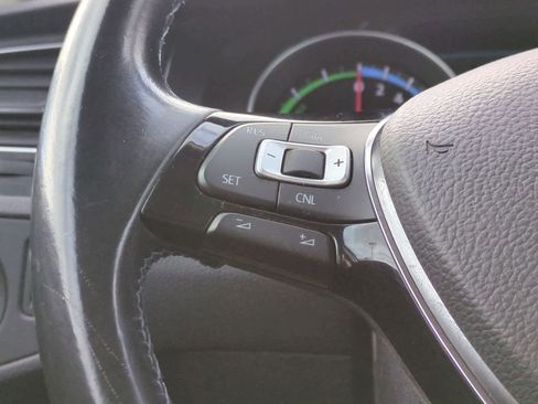 Used 2017 Volkswagen e-Golf SEL Premium image 23