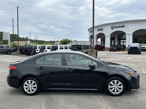 Used 2023 Toyota Corolla LE image 8