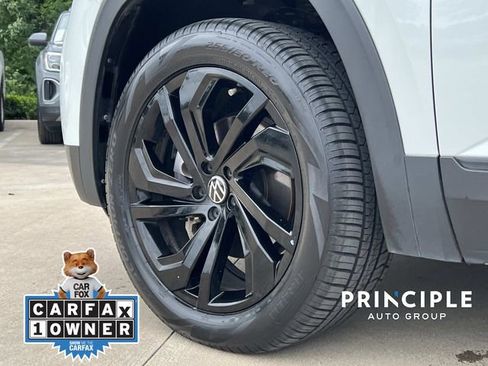 Used 2023 Volkswagen Atlas SE w/ Panoramic Sunroof Package FWD image 7