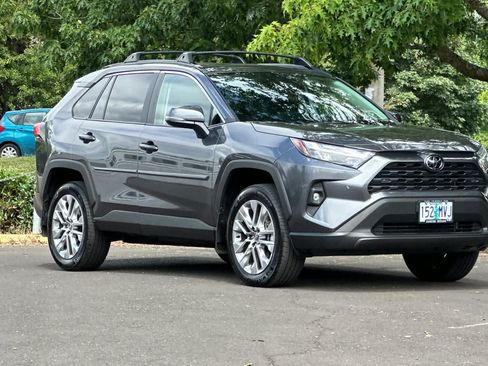 Used 2025 Toyota RAV4 XLE Premium w/ Weather Package AWD/4WD image 9