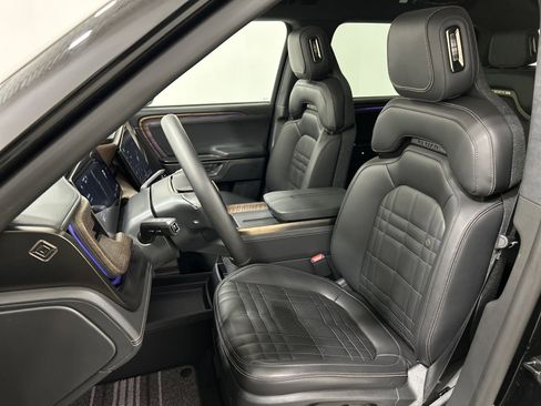 Used 2025 Rivian R1S Premium image 20