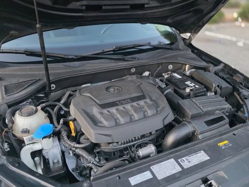 Used 2018 Volkswagen Passat 2.0T SE FWD image 32