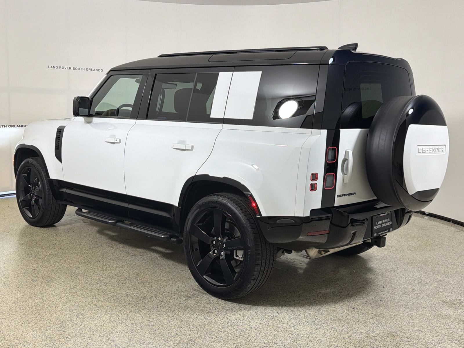 Used 2026 Land Rover Defender 110 X-Dynamic SE AWD/4WD image 3