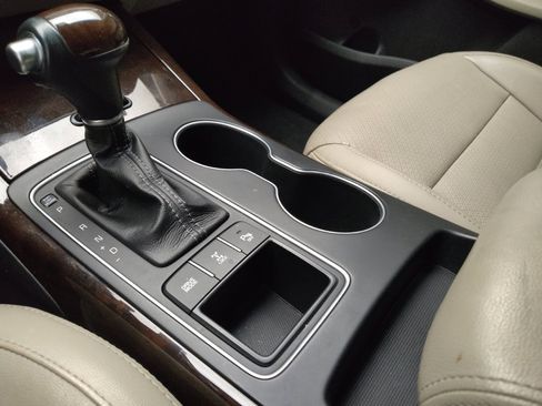 Used 2017 Kia Sorento EX w/ EX V6 Premium Package image 26