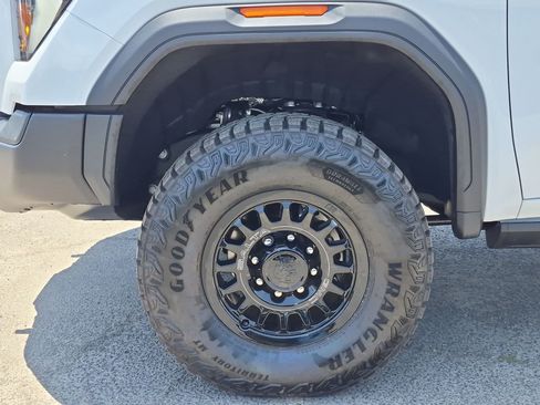 New 2026 GMC Sierra 2500 AT4X w/ AT4X AEV Edition AWD/4WD image 35