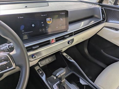 Used 2025 Kia Sorento S FWD image 13
