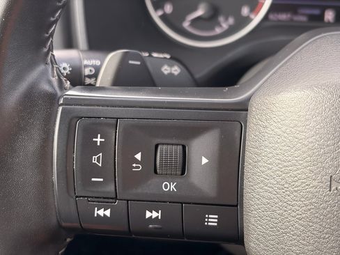 Used 2025 Nissan Rogue SV FWD image 29