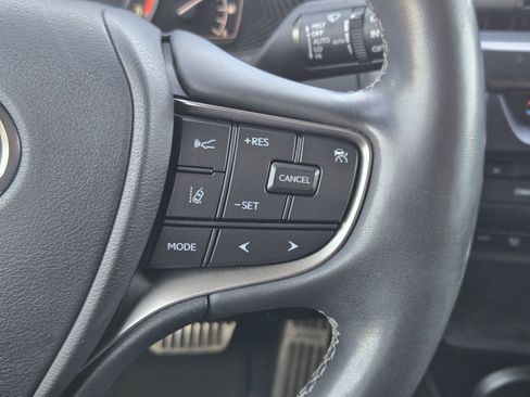 Used 2021 Lexus UX 200 w/ Premium Package image 29