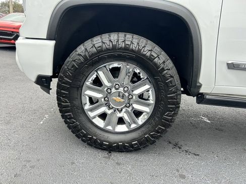 Used 2024 Chevrolet Silverado 3500 High Country w/ High Country Premium Package image 9