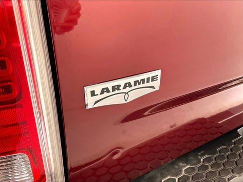 Used 2018 RAM 1500 Laramie AWD/4WD image 7