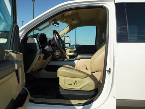 Used 2019 Ford F250 Lariat w/ Chrome Package image 12