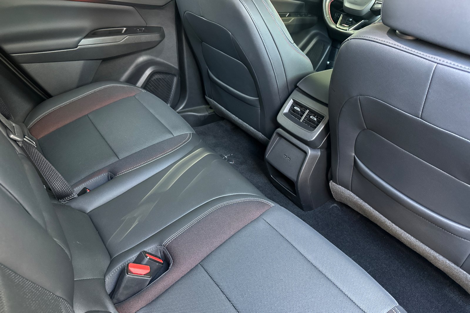 Used 2024 Chevrolet Equinox EV RS FWD image 18