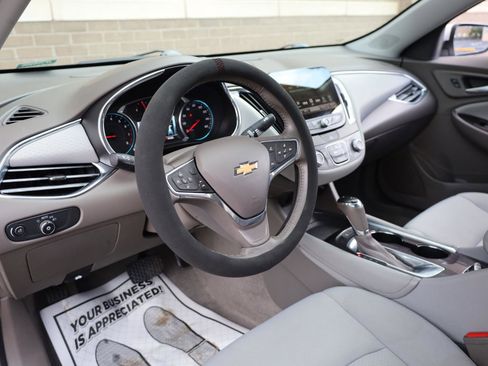 Used 2018 Chevrolet Malibu LT w/ Driver Confidence Package FWD image 13