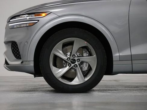 New 2026 Genesis GV70 2.5T Advanced image 9