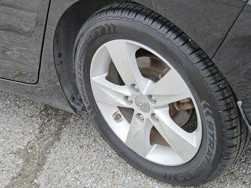 Used 2013 Hyundai Elantra GLS w/ Preferred Pkg FWD image 7