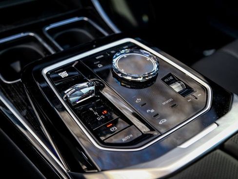 Used 2025 BMW 760i xDrive w/ Executive Package image 16