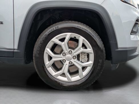 Used 2024 Jeep Compass Latitude AWD/4WD image 30