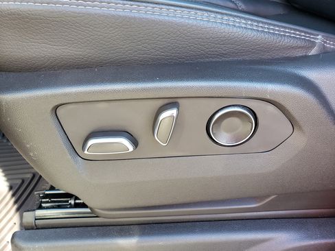 Used 2021 GMC Yukon Denali w/ Denali Premium Package image 37