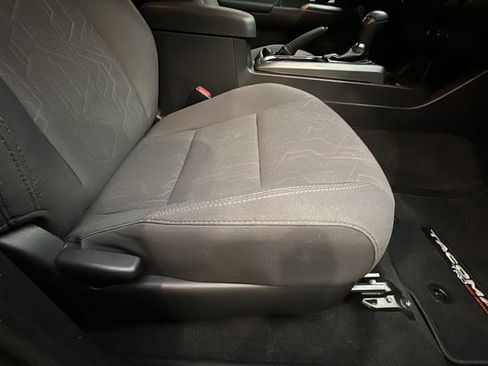 Used 2019 Toyota Tacoma TRD Off-Road w/ Technology Package AWD/4WD image 20