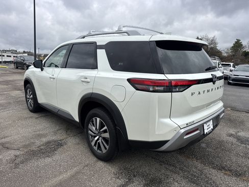 Used 2024 Nissan Pathfinder SL image 5