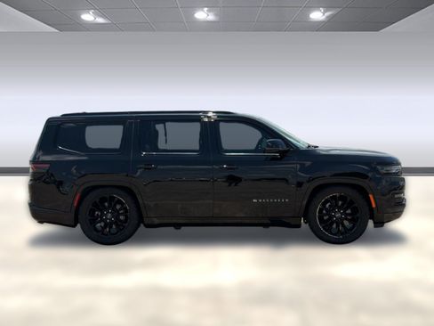 Used 2024 Jeep Wagoneer Series III w/ Premium Group I AWD/4WD image 8