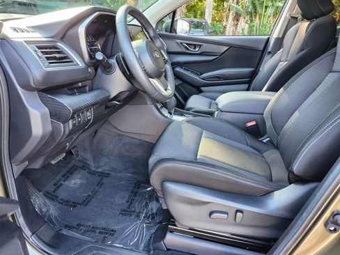 Used 2024 Subaru Ascent Premium w/ Convenience Package image 5