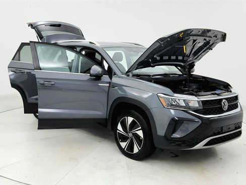 Used 2024 Volkswagen Taos SE AWD/4WD image 12