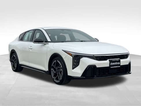 Used 2025 Kia K4 GT-Line image 1