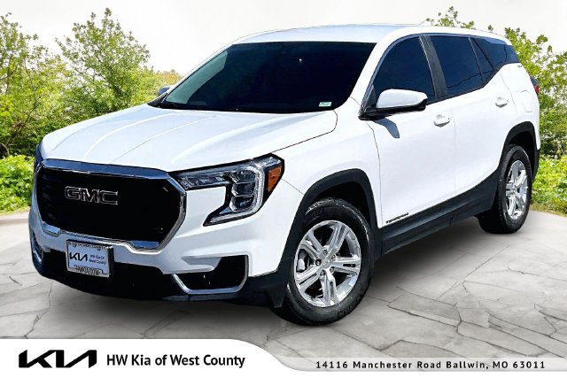 Used 2024 GMC Terrain SLE FWD image 1