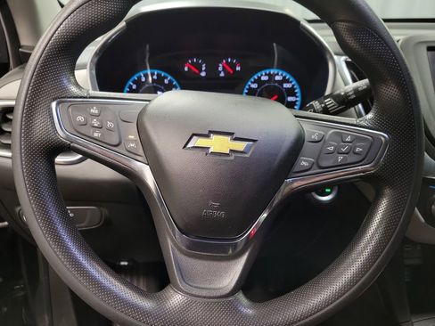 Used 2021 Chevrolet Equinox LS w/ LS Convenience Package AWD/4WD image 17