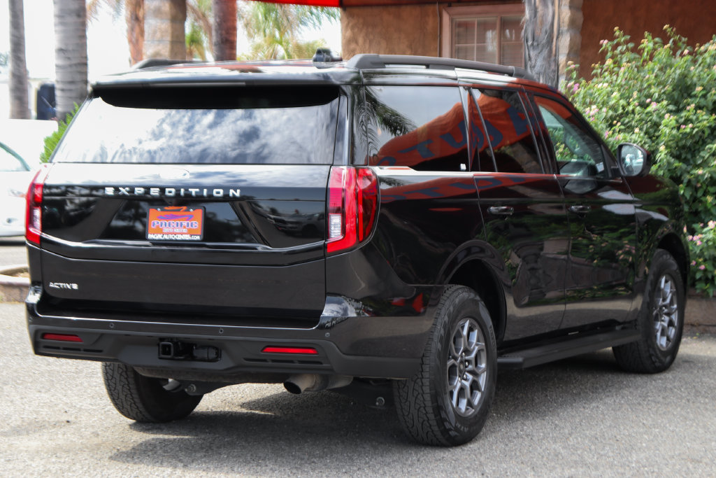 Used 2025 Ford Expedition Active AWD/4WD image 14