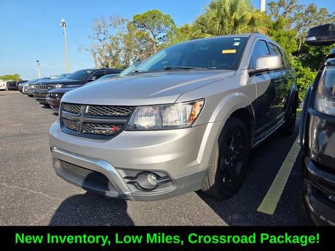 Used 2018 Dodge Journey Crossroad w/ Nav & Sun Group FWD image 3