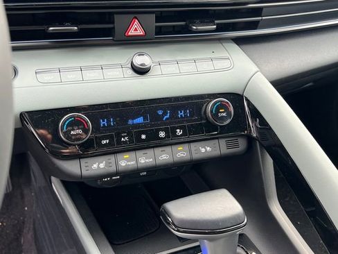 Certified 2025 Hyundai Elantra Limited image 21