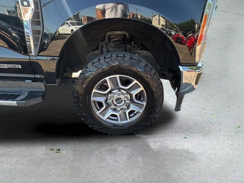 Used 2023 Ford F350 Lariat w/ FX4 Off-Road Package AWD/4WD image 21
