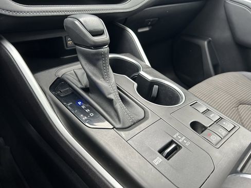 Certified 2023 Toyota Highlander L image 20