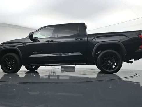 Used 2025 Toyota Tundra Limited AWD/4WD image 32