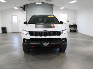 Used 2025 Jeep Compass Trailhawk video 3